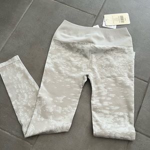 Fabletics High waisted seamless mist leggings - Size Small